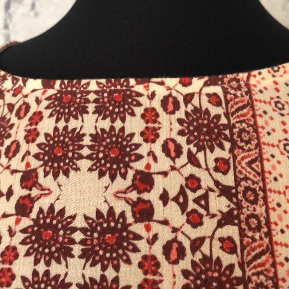 Everly Maroon & Cream Floral Pattern Blouse with Cut Out Back Detailing - Picture 4 of 6